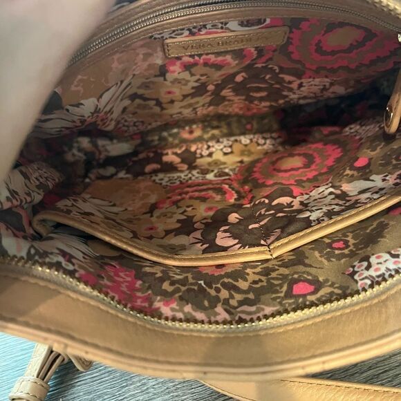 Like new Vera Bradley beige crossbody purse - Picture 7 of 13